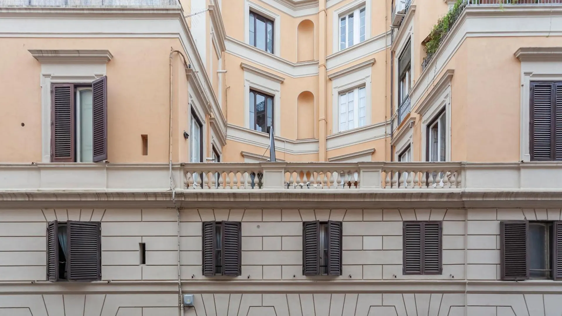 Palazzo Sant'Elena - By Openroma Apartment